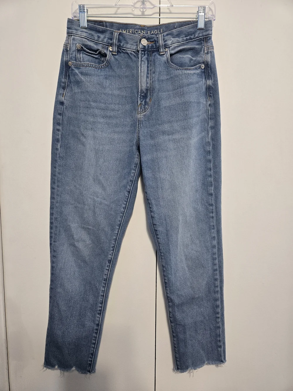 American Eagle Mom Jeans Size 6 Light Wash High Rise Raw Hem